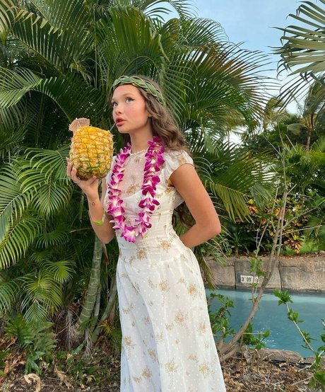 Zoe Colletti actrice porno img