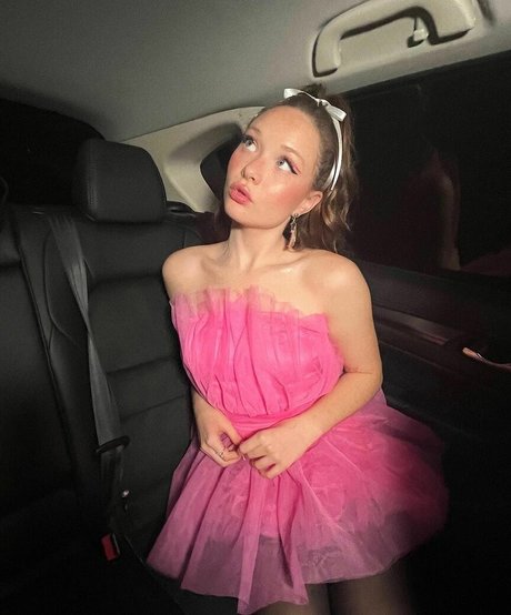 Zoe Colletti mannequin des photos