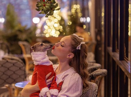 Zoe Colletti modèle xxx archive