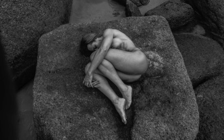 Aline Hirth modèle nu galeries