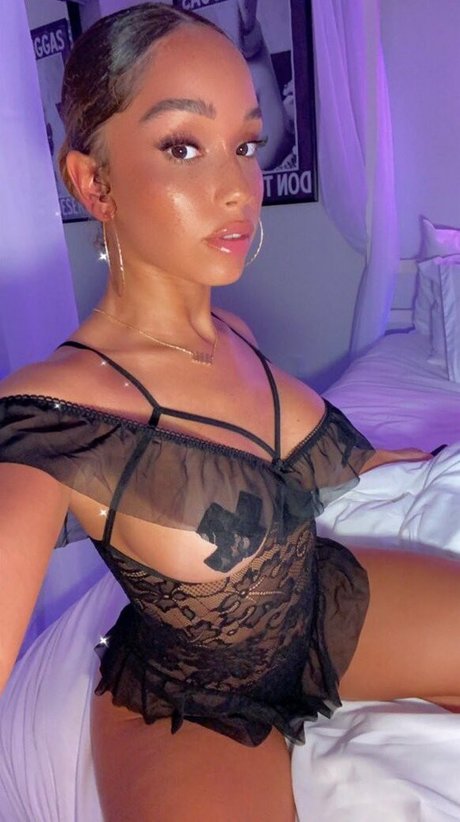 Anabella Carrasco actrice sexy collection