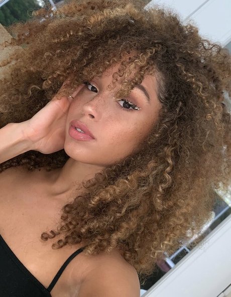 Anabella Carrasco nus de stars du porno image