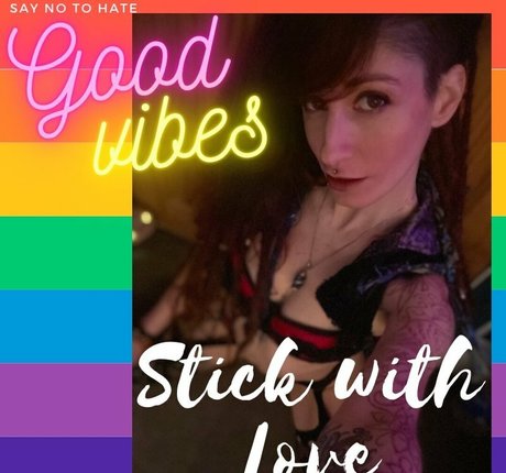 grand-mère onlyfans haut nu photo