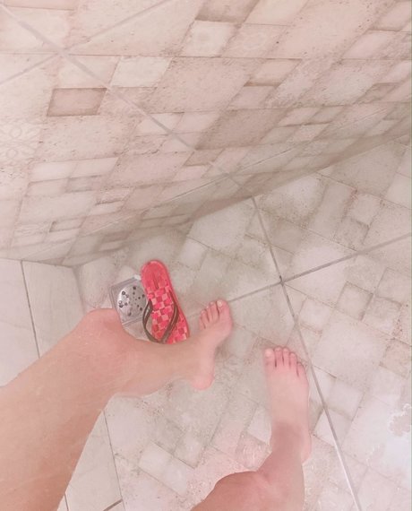 blonde aux gros seins onlyfans bien chaud archive