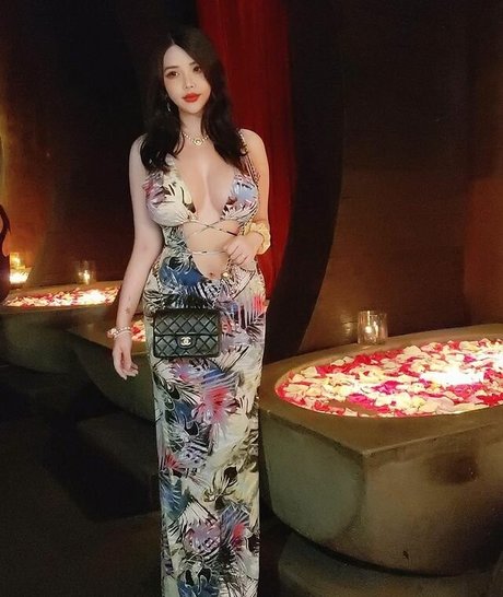 trio à gros seins onlyfans nu de haute qualité des photos