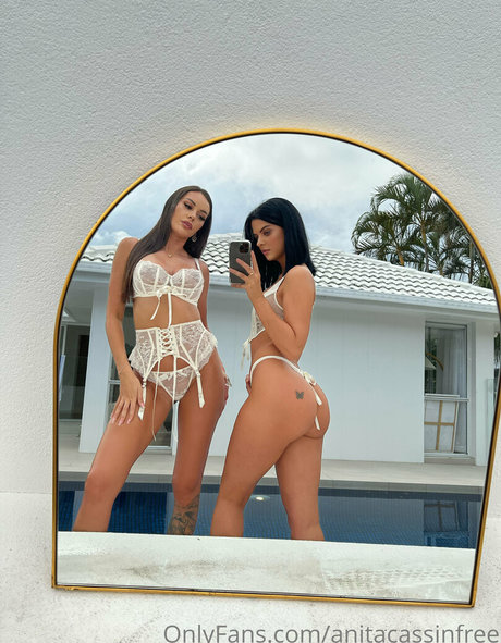 anitacassinfree star du porno chaude photo