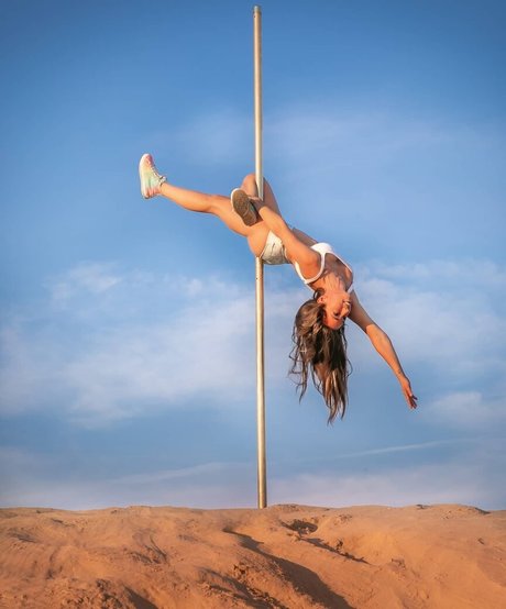 Nina love1 star pornographique img