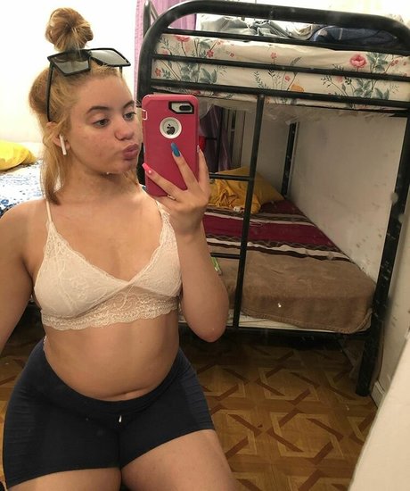 Sesy Dadoll actrice xxx image