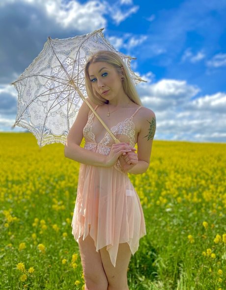 skyebaby95 modèle érotique photo