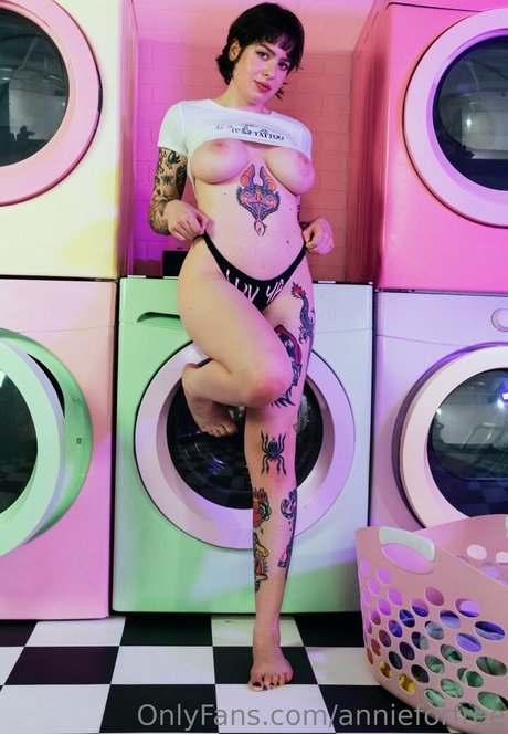 Anisa Jomha star du porno sympa images