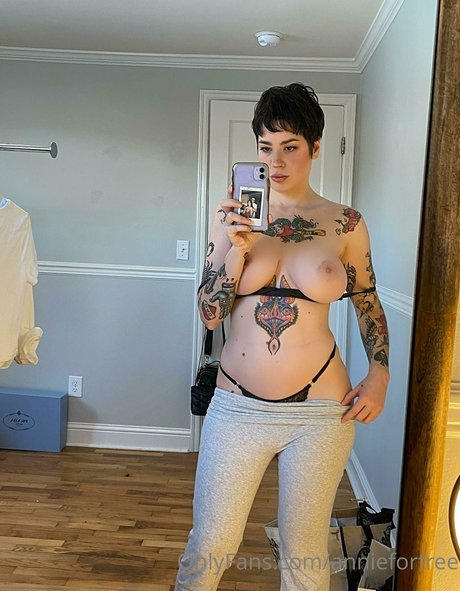 Anisa Jomha mannequin photo