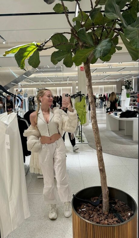 été gratuit onlyfans libre nu photo