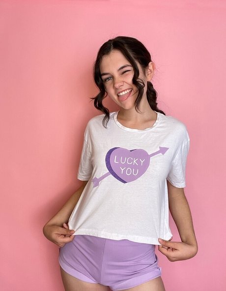 Mina Kess star du porno en haute qualité images