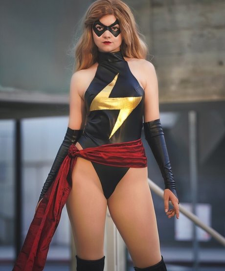 Mina Kess modèle gratuit photos