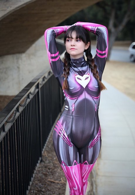 Mina Kess actrice nue des photos