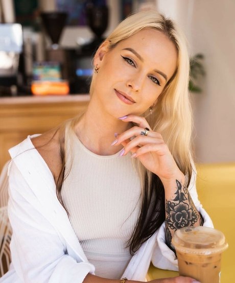 grand-mère onlyfans haute qualité gratuit photos