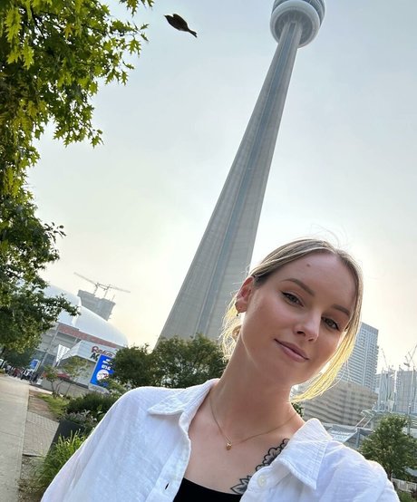 Sonja Reid actrice de nus photo