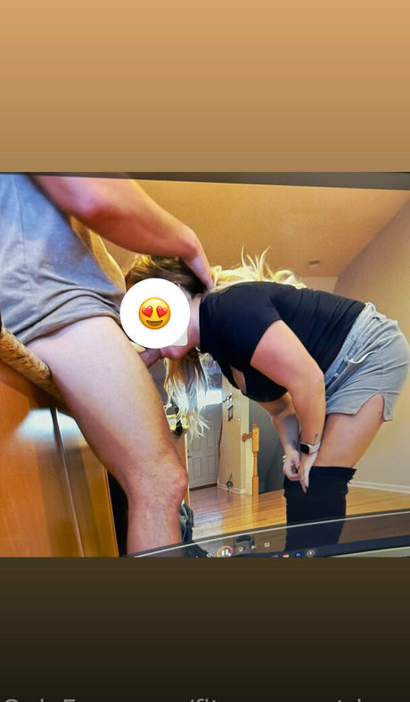 fitmomnextdoor actrice de nus photos