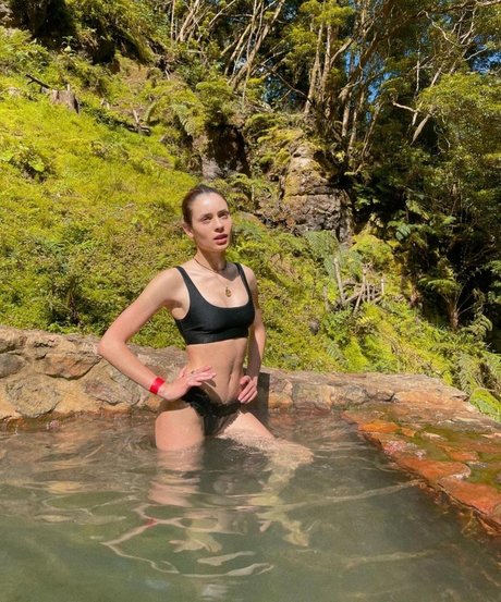 solo adolescent uniquementfans belle sexy des photos