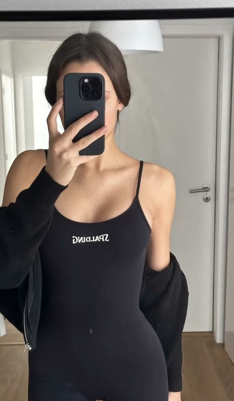 Daniela Melchior star du porno sympa photo