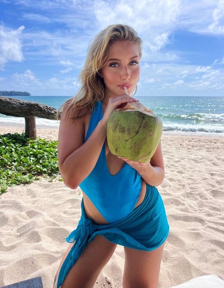 rousse au gros cul onlyfans plutôt parfait img