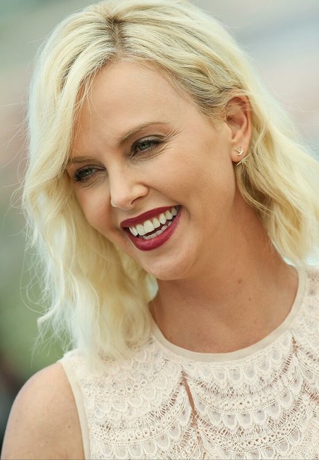 blonde fitness onlyfans pornographique de haute qualité collection