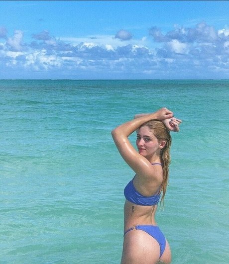 Willow Shields mannequin galeries