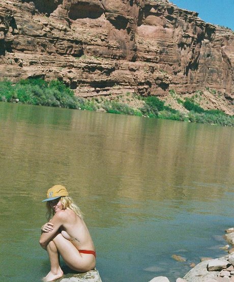 Willow Shields modèle des photos