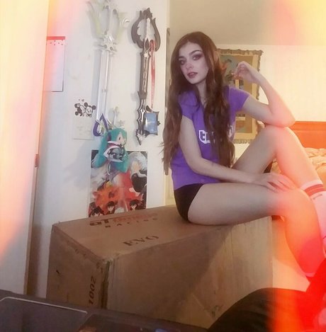 Aruuu actrice sexy des photos