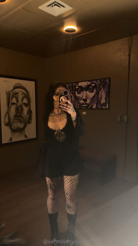 Vermilionvixenfree étoile chaude images