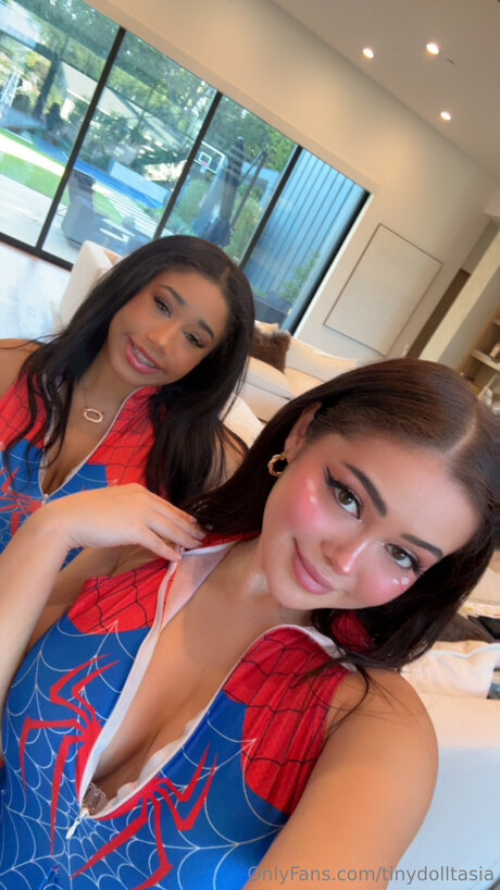 Tinydolltasia star du porno chaude photos