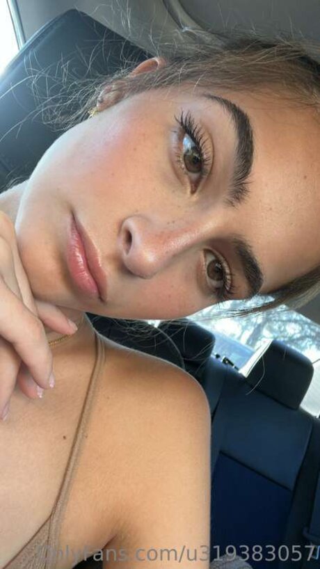 Titigirlyy actrice adulte archive