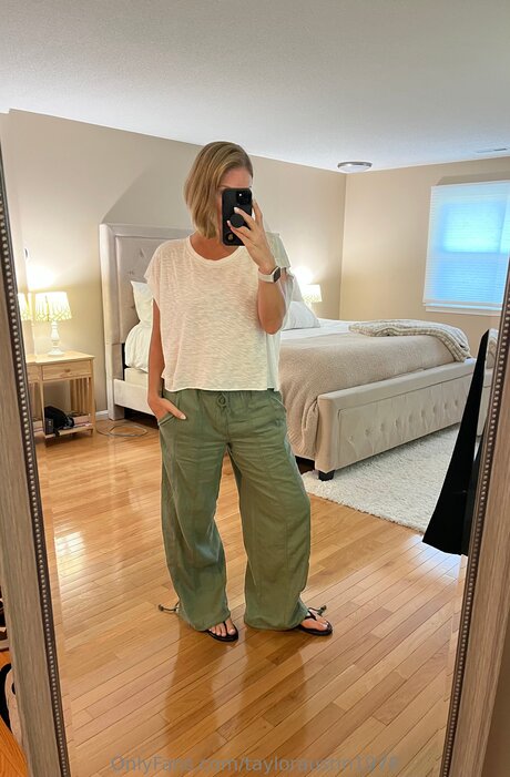 blonde aux gros seins onlyfans sexy érotique des photos