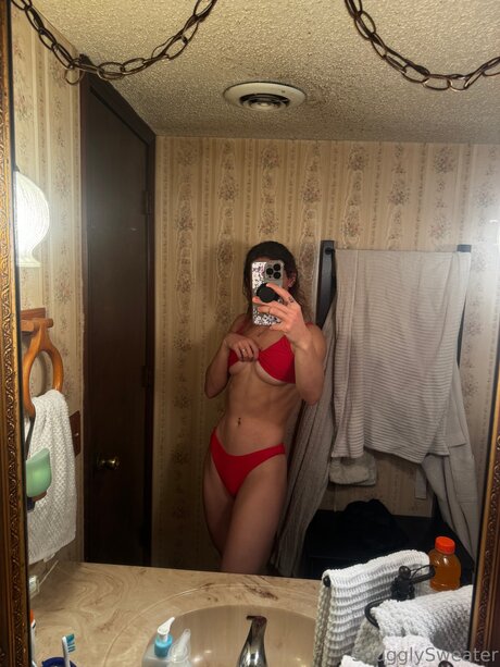 Snugglysweaterof jolie actrice photos