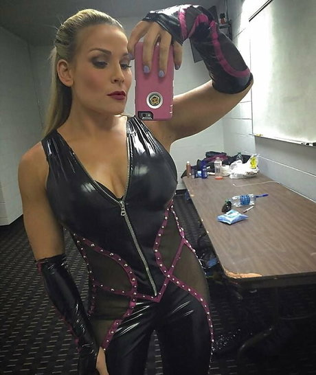 Natalya Neidhart nus étoiles galerie