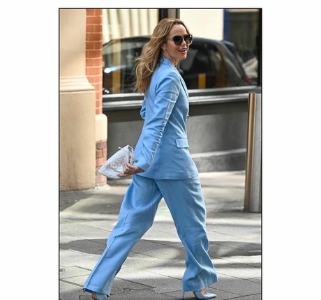 milf aux cheveux noirs onlyfans parfait gratuit galeries