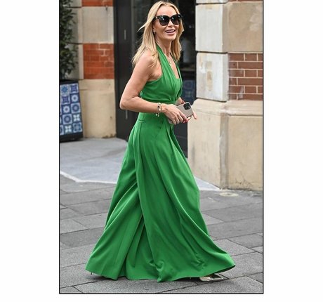 milf aux cheveux noirs onlyfans libre nu des photos