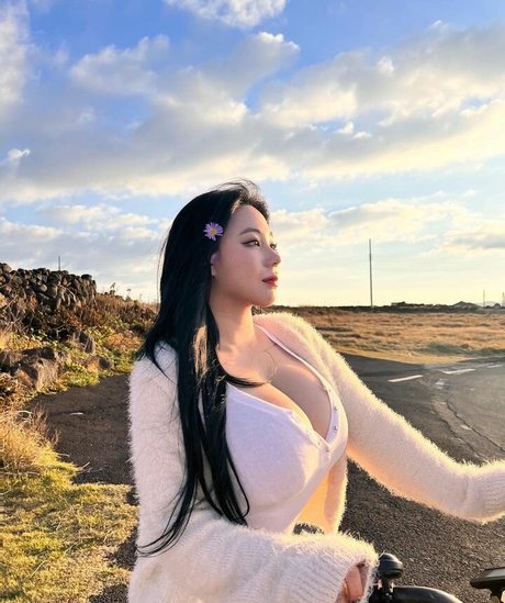 Jung Hye Bin star exclusive photo