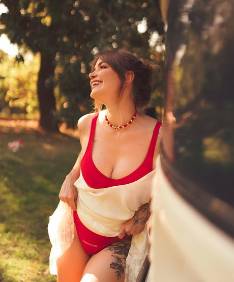 Marcela McGowan modèle chaud images