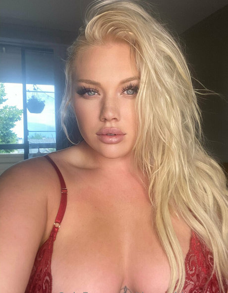 filles célèbres onlyfans beau haut image