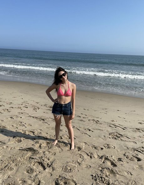 Laura Marano modèle exclusif photos