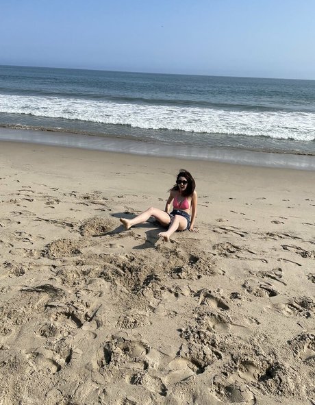 Laura Marano étoile érotique archive