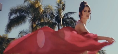 Laura Marano star du porno chaude photos