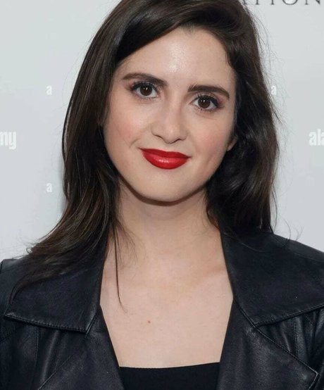 Laura Marano star du porno exclusive images