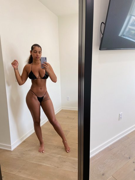 Malaika Terry modèle adulte image