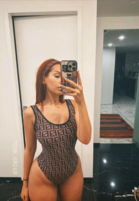 laurgmzz actrice érotique image