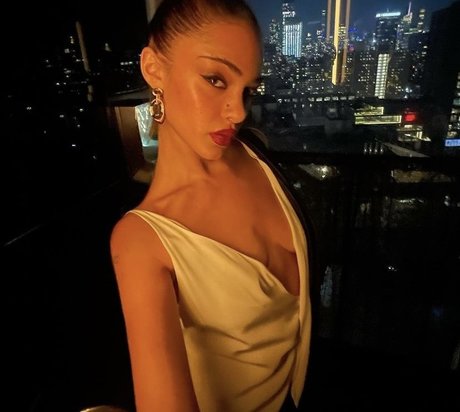 Luna Blaise star du porno xxx des photos