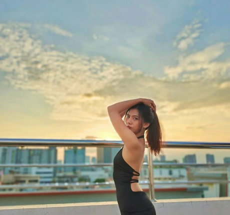 ploy69 actrice érotique des photos