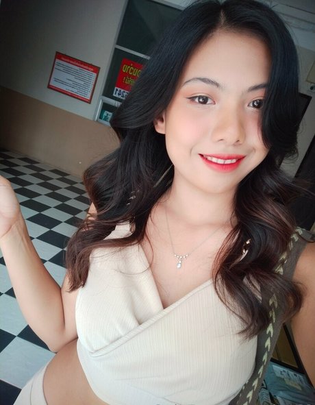 ploy69 modèle pornographique images