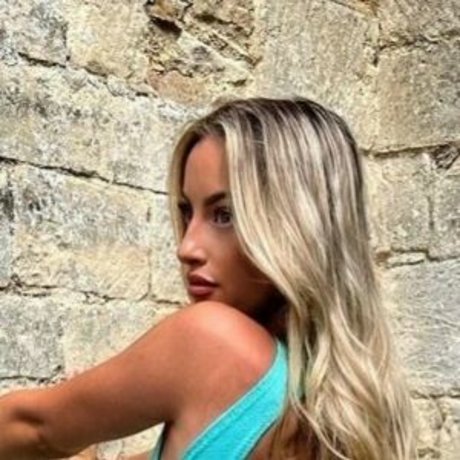 Evie Garbe modèle parfait des photos